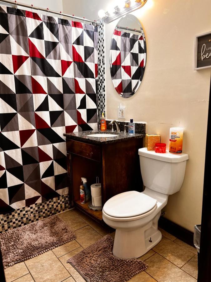 فندق Clean, Spacious, Inexpensive Queen Br شيكاغو المظهر الخارجي الصورة