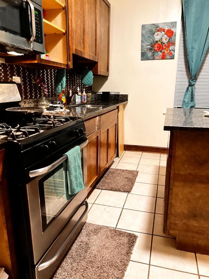فندق Clean, Spacious, Inexpensive Queen Br شيكاغو المظهر الخارجي الصورة
